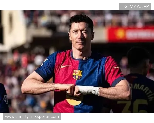 莱万背身连转摆脱制造巨大威胁,巴萨攻段持续升温 莱万背身连转摆脱制造巨大威胁,巴萨攻段持续升温